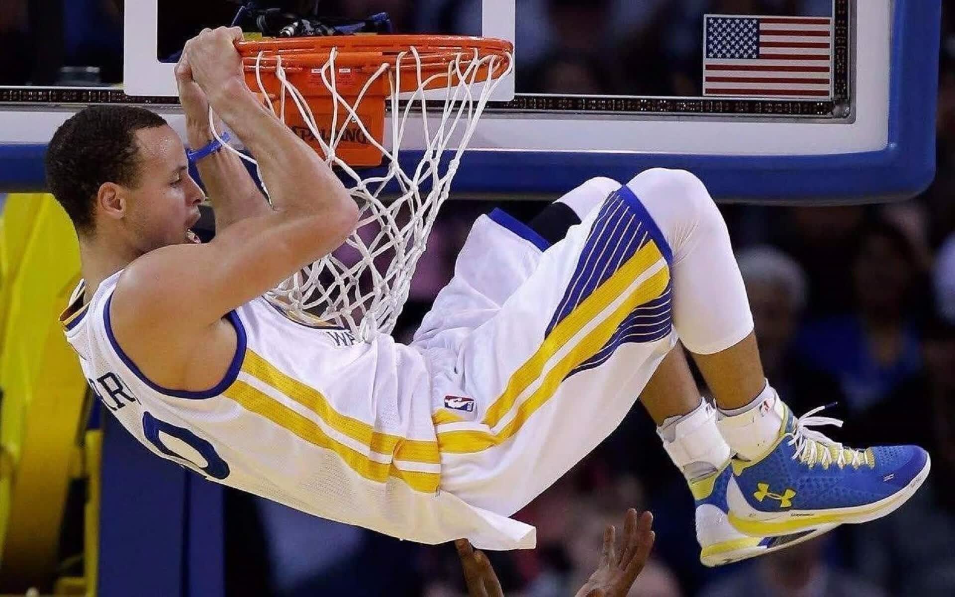 JackeyLove西班牙赛场封神，碾压局神级操作引爆全球热议